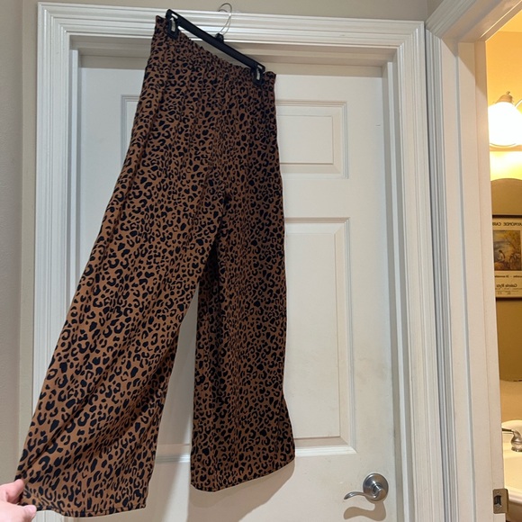 Leopard Print Wide-Leg Pants Size M - Picture 5 of 7